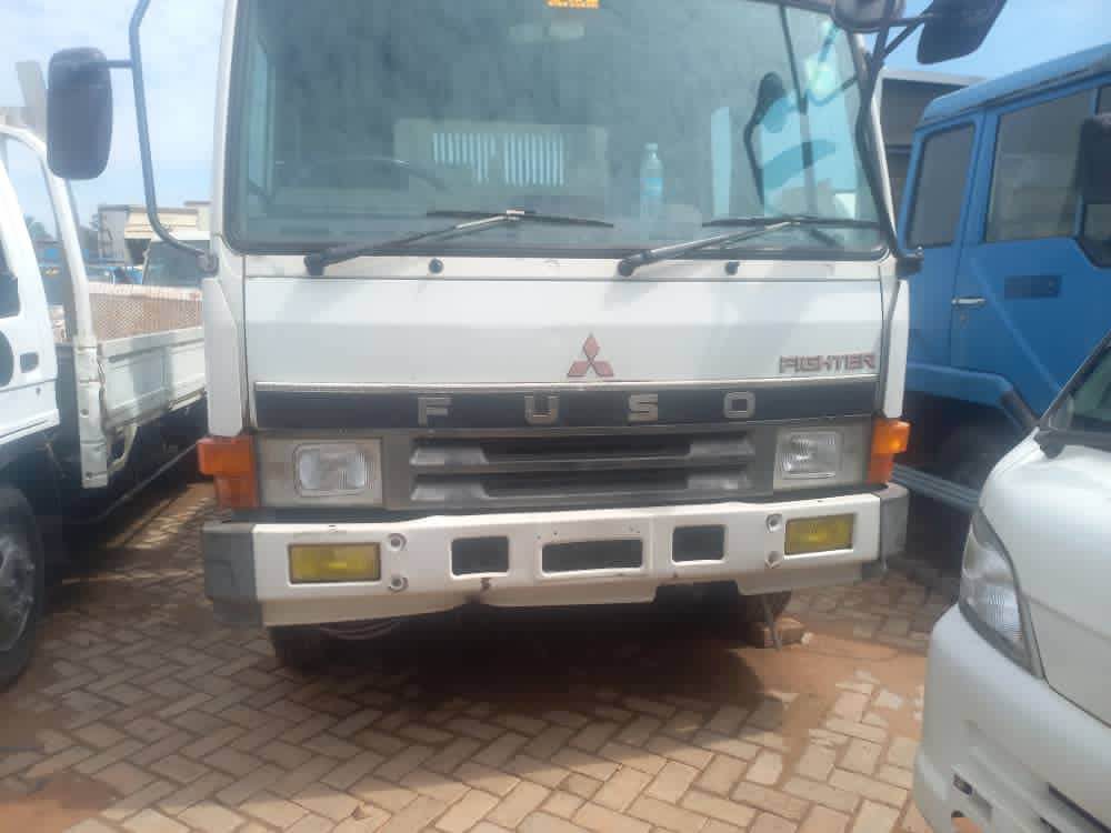 A picture of Fuso tipper on sale 120M negotiable