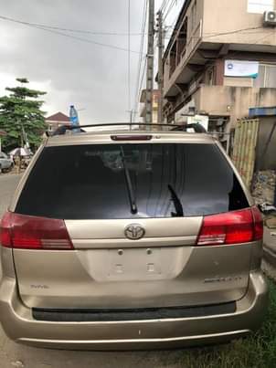 A picture of Toyota sienna