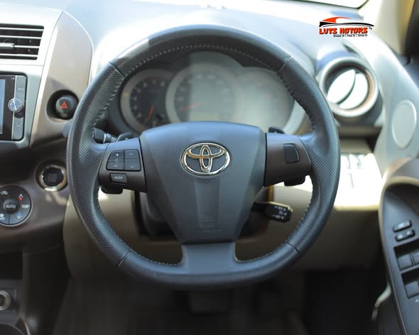 A picture of TOYOTA VANGUARD 2013
