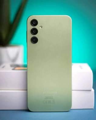 A picture of Samsung Phones.. call or watsApp 0743248094