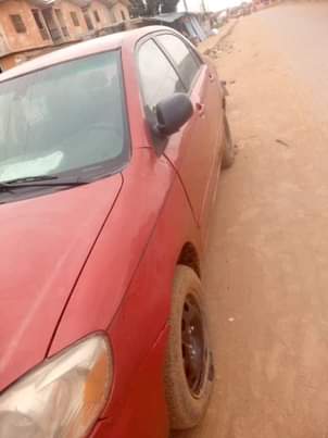 A picture of TOYOTA COROLLA 2004