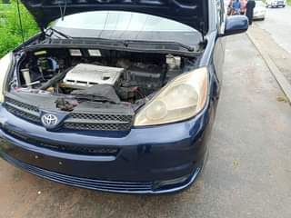 A picture of Toyota Sienna XLE 04model Flashed on first body Unscrewed but