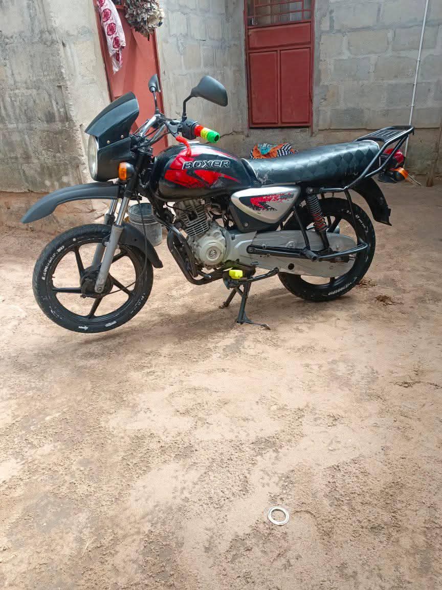 A picture of Boxer 125