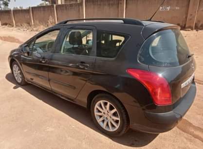 A picture of Peugeot 308 hatchback