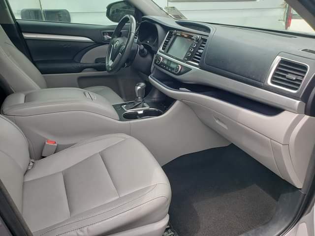 A picture of 2016 Toyota Highlander