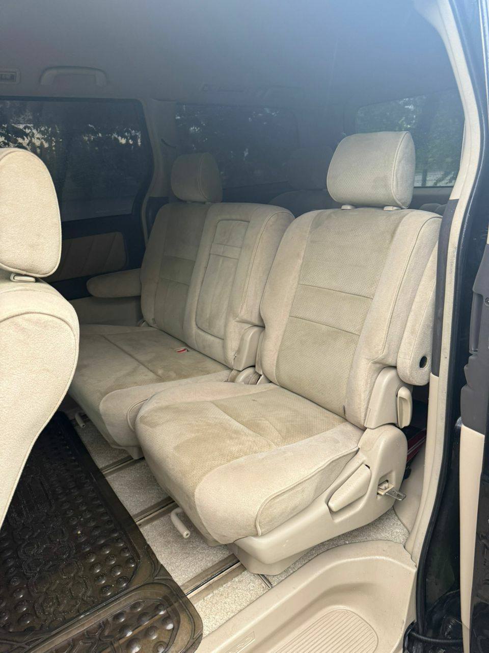 A picture of TOYOTA ALPHARD