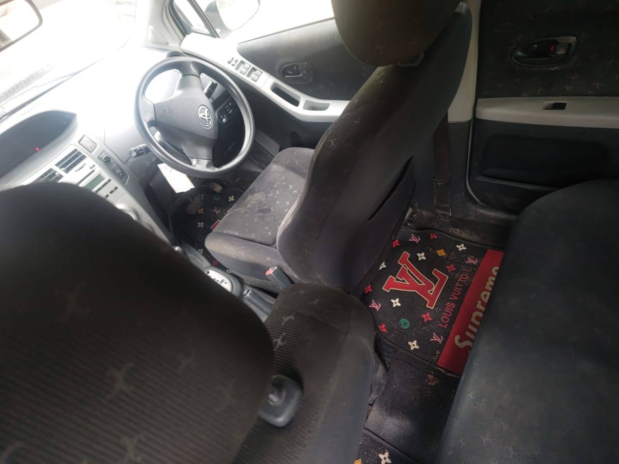 A picture of TOYOTA VITZ