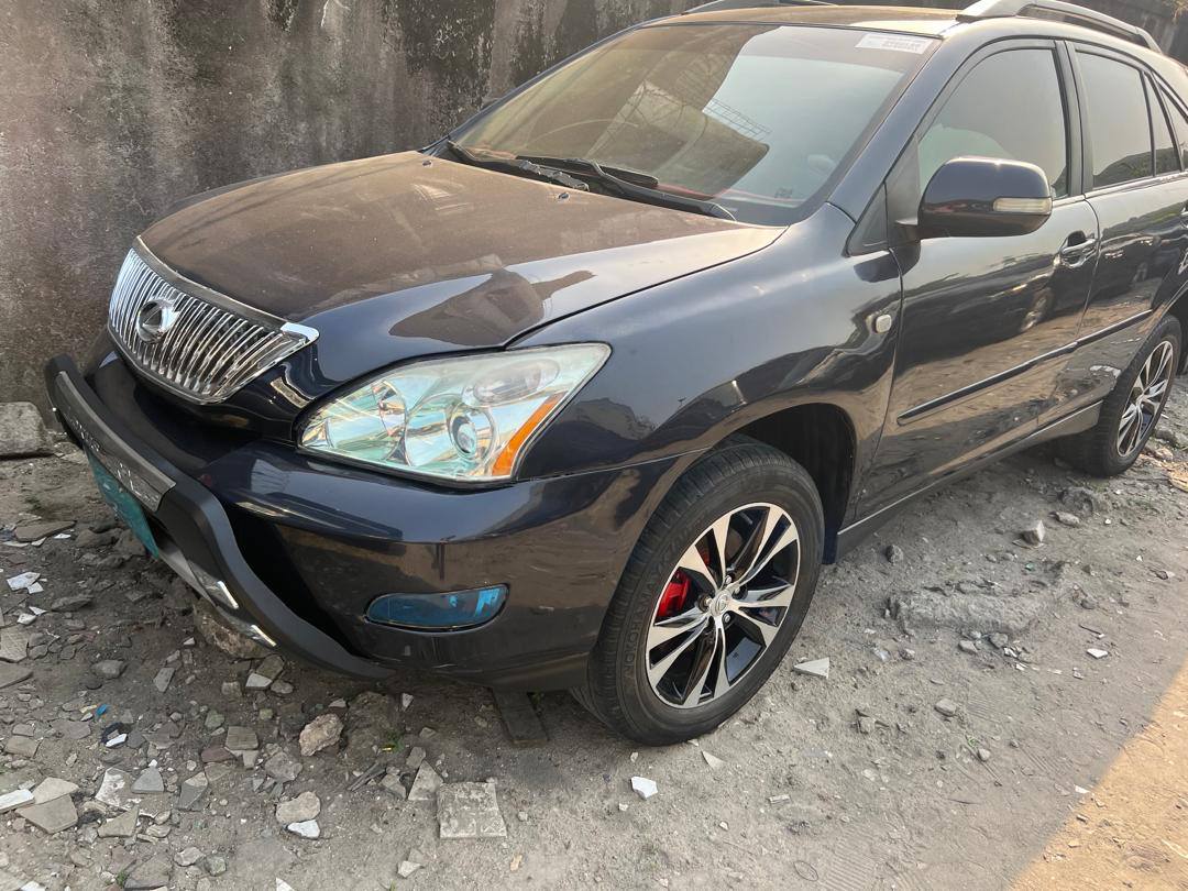A picture of LEXUS RX 330 07034278810