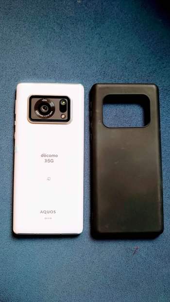 A picture of SHARP AQUOS R6 5G