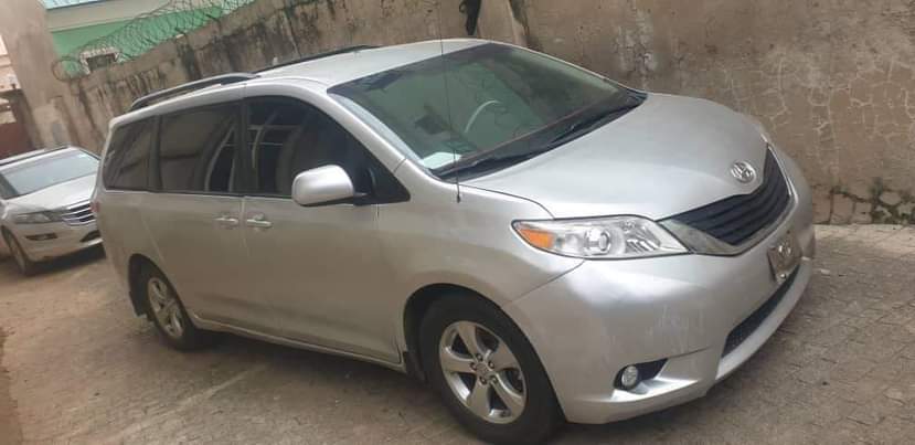 A picture of Toyota Sienna 2010