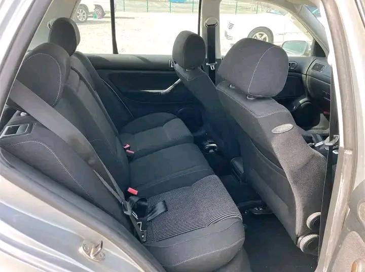 A picture of VOLKSWAGEN GOLF 4