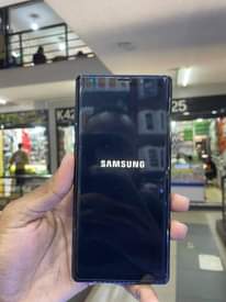 A picture of Note 9 with some crack at 450k call on 0708573469