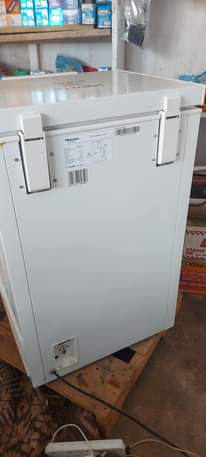 A picture of Freezer bado mpya imetumika miezi mitatu tu njoo na 450