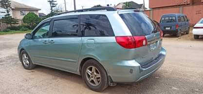 A picture of FRESH AND FEW HOURS SALES ALERT Toyota Sienna 2008 3