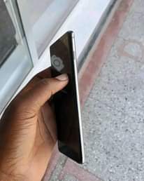 A picture of samsung galaxy s10 plus piruuuuuuu