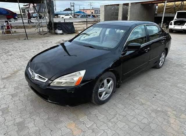 A picture of Honda Accord EOD 2005 Neatly painted Engine Gear Ac Buy