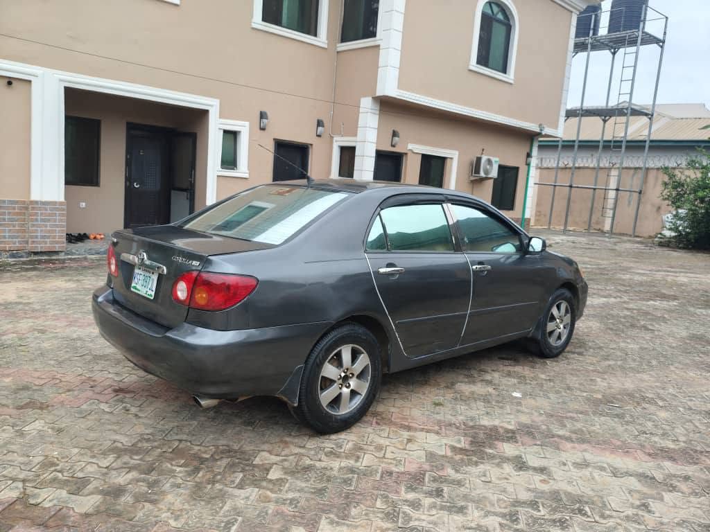 A picture of Toyota Corolla 04 model tokubo standard Engine gear AC everything