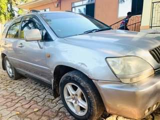 A picture of TOYOTA HARRIER OLD MODEL