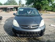 A picture of Toyota sienna 07