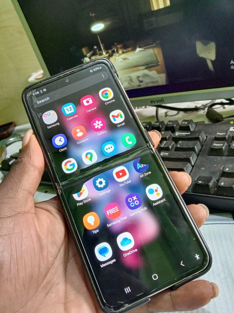 A picture of Sumsung zflip 3