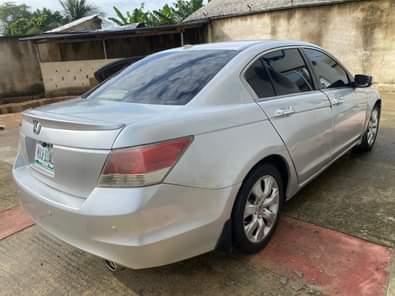 A picture of Honda Accord 08 Everything dye okay Buy and drive 4