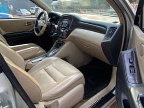 A picture of Toyota Highlander 04 Condition Engine gear Ac Very Clean in