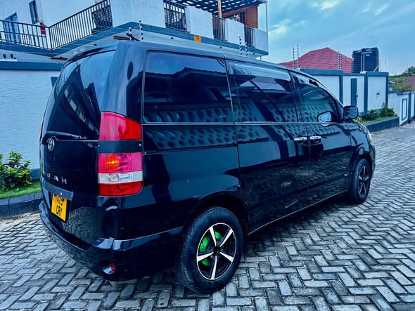 A picture of Toyota Noah