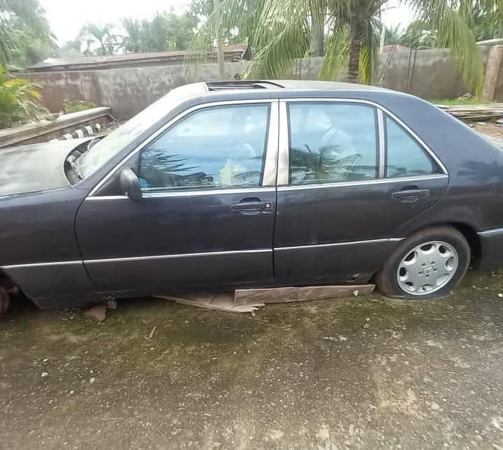 A picture of Mercedes 1999model 500sel