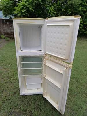 A picture of Boss fridge double door inagandisha na kupoza vzr Haina tatizo