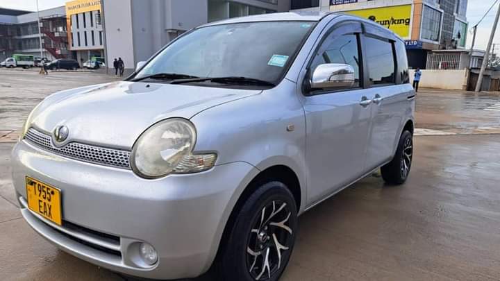 toyota sienta