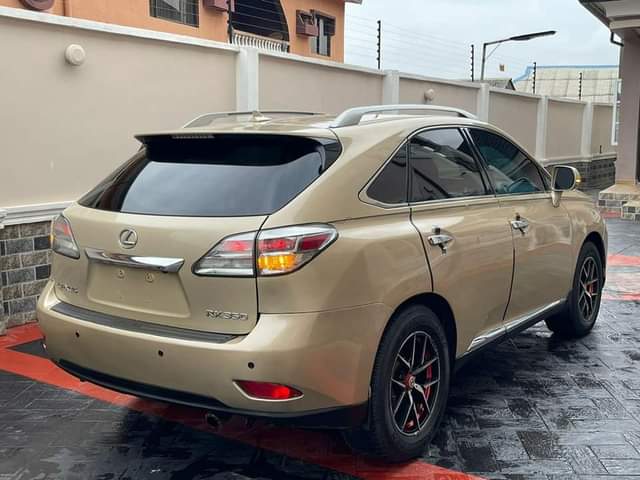 A picture of Few months registered 2010 Rx350 pure first body Tokunbo standard