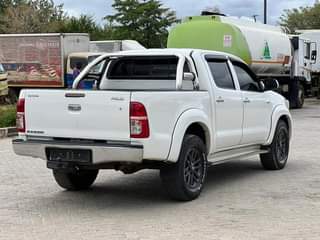 used toyota hilux