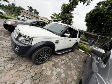 A picture of Good deal Clean well maintained 2005 LR3 upgraded to 2013