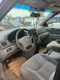 A picture of TOYOTA SIENNA 2006 CE REG