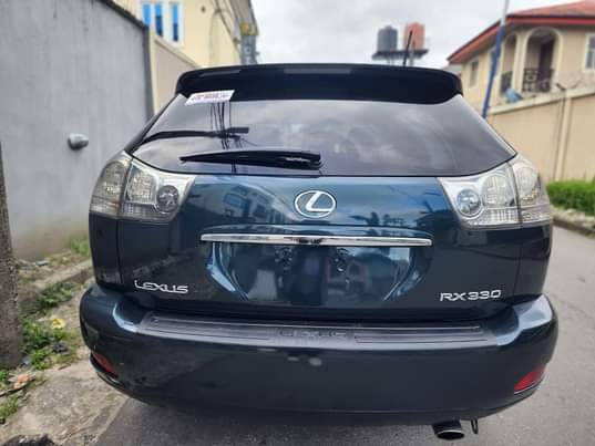 A picture of Lexus rx330 2005