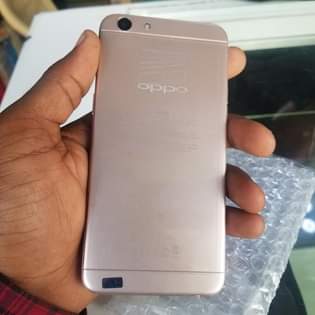 A picture of Vivo y53 Oppo A57