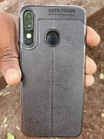 A picture of tecno camon 11.mzigo hauna kipengel 135k.. Biashara n makubaliano