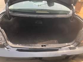 A picture of Lexus es300 engine gear and Ac okay neatly painted reserve