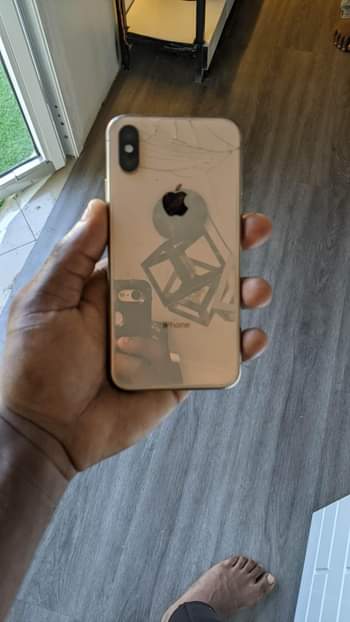 A picture of iPhone XS