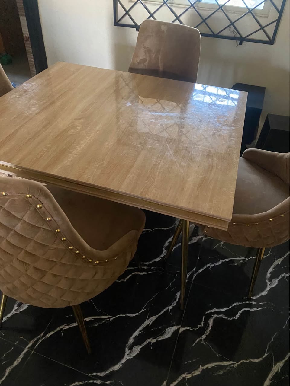 A picture of Center table and dinning table set for sale