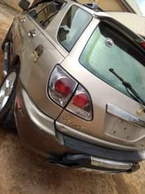 A picture of Toyota Lexus 02