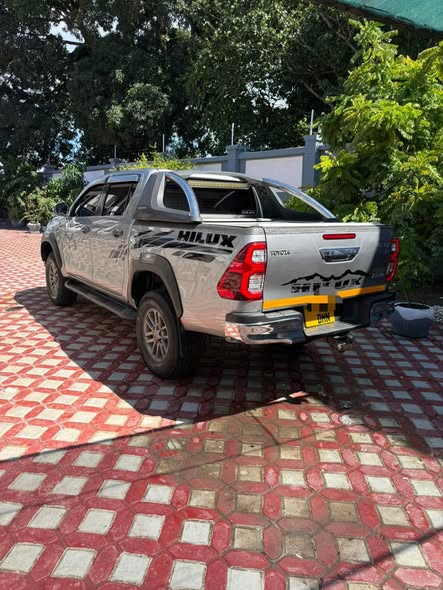 A picture of Toyota hilux Reve