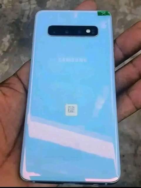 A picture of Samsung s10