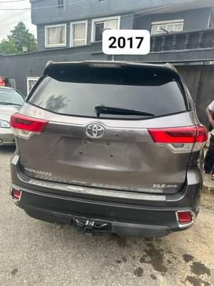 A picture of Kelly Automobiles TOKUNBO TOYOTA HIGHLANDER XLE YEARS 2017 PRICE 36m