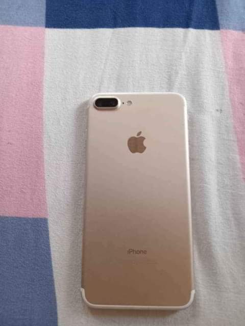 A picture of Neatly used iPhone 7 128gb Battery health 100 