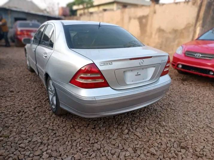 A picture of Benz c230 2006