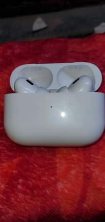 A picture of Original airpods pro UGX 200.000
