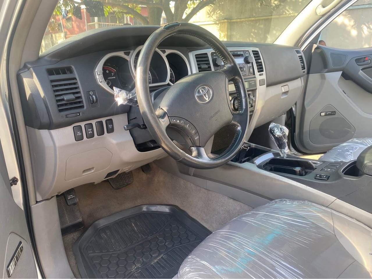 A picture of Toyota 4Runner 2005 Toks 14.7m