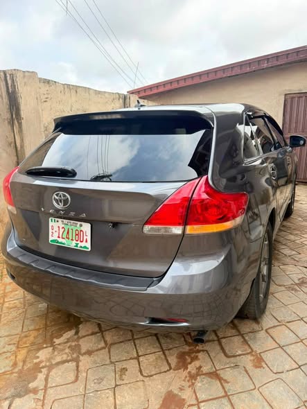 A picture of Toyota Venza 2010