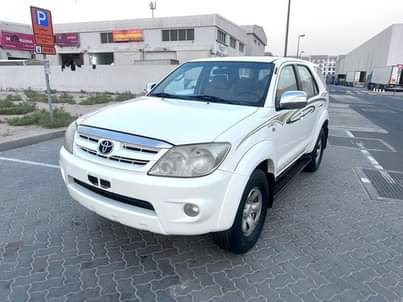 A picture of Toyota fortuner 2008 gcc watsapp 0551513562